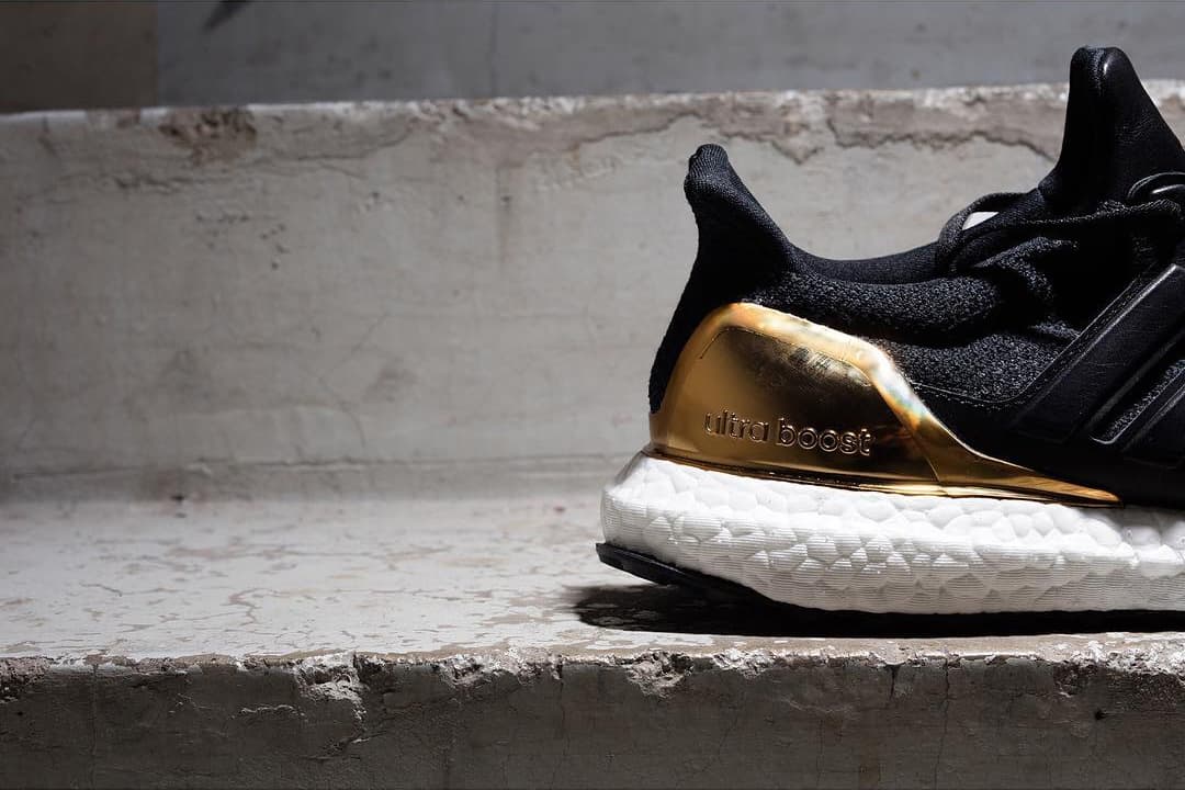 아디다스 울트라 부스트 메탈 골드 & 실버 (adidas Ultra Boost Metal Gold & Silver) 2 아디다스 울트라 부스트 메탈 골드 & 실버 (adidas Ultra Boost Metal Gold & Silver) 2