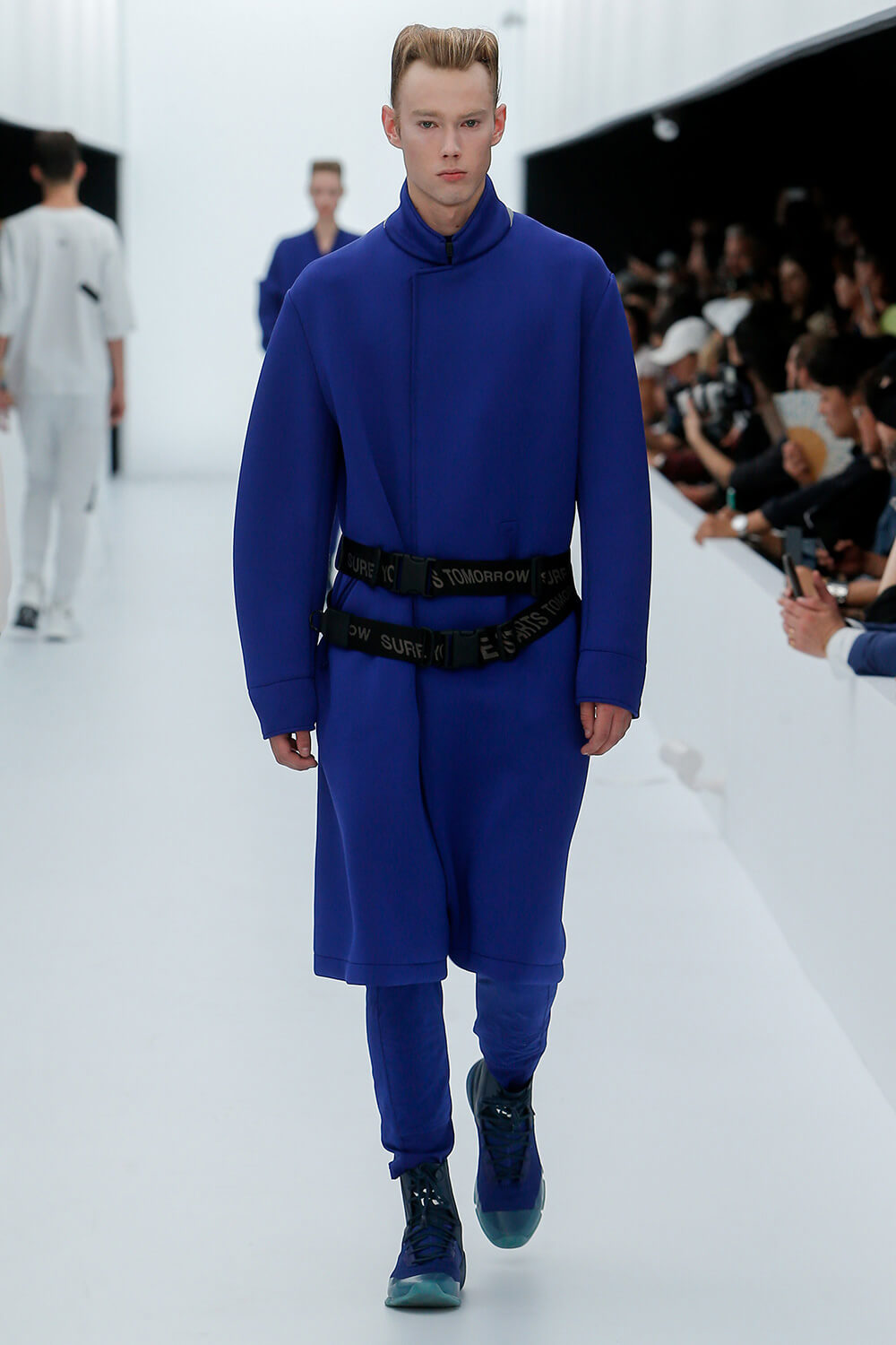 Y-3 SS17 컬렉션 런어웨이 (Y-3 SS17 Runaway) 18