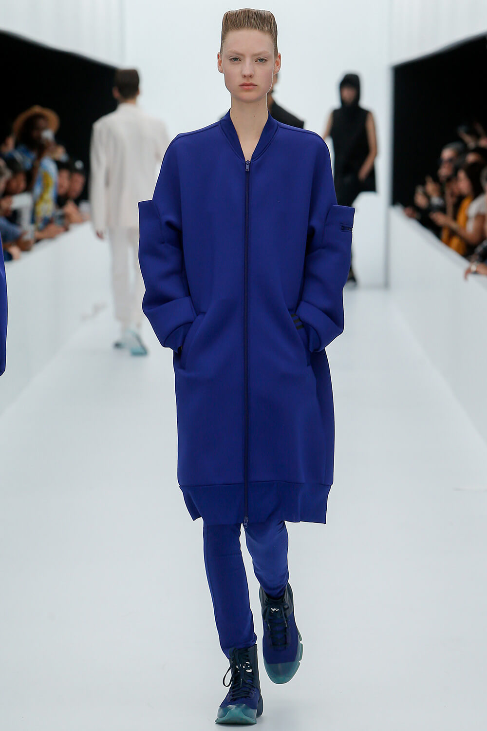 Y-3 SS17 컬렉션 런어웨이 (Y-3 SS17 Runaway) 19