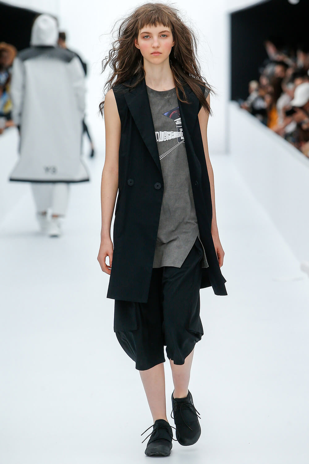 Y-3 SS17 컬렉션 런어웨이 (Y-3 SS17 Runaway) 26