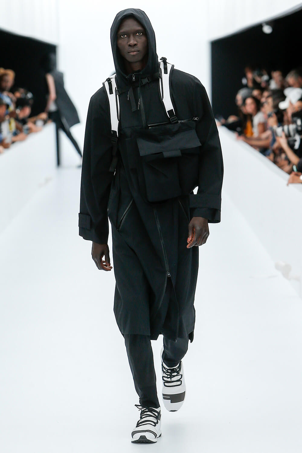 Y-3 SS17 컬렉션 런어웨이 (Y-3 SS17 Runaway) 30