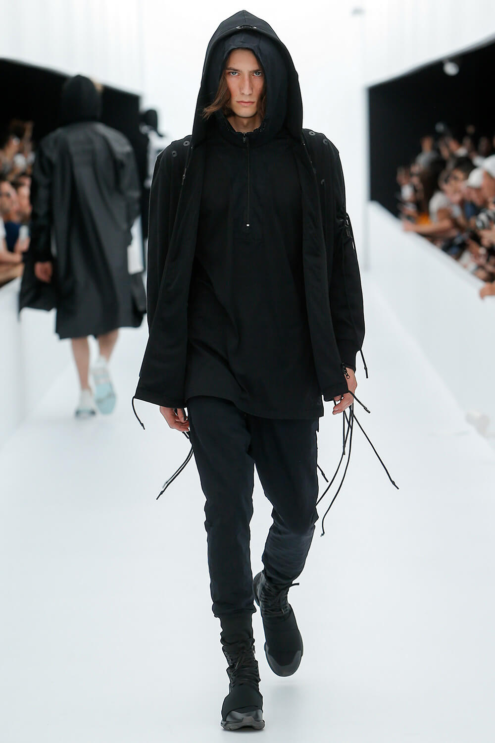 Y-3 SS17 컬렉션 런어웨이 (Y-3 SS17 Runaway) 33