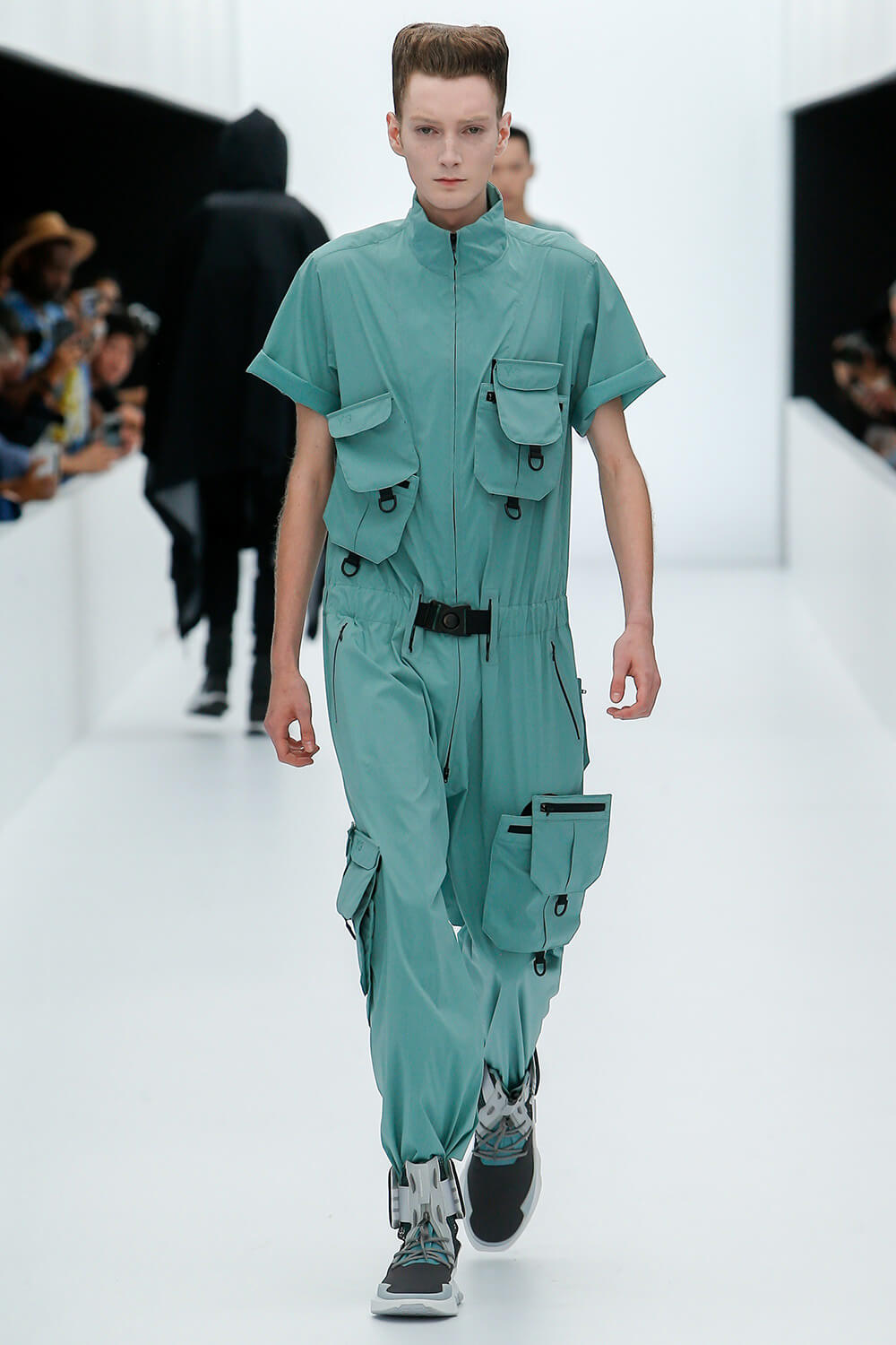 Y-3 SS17 컬렉션 런어웨이 (Y-3 SS17 Runaway) 36