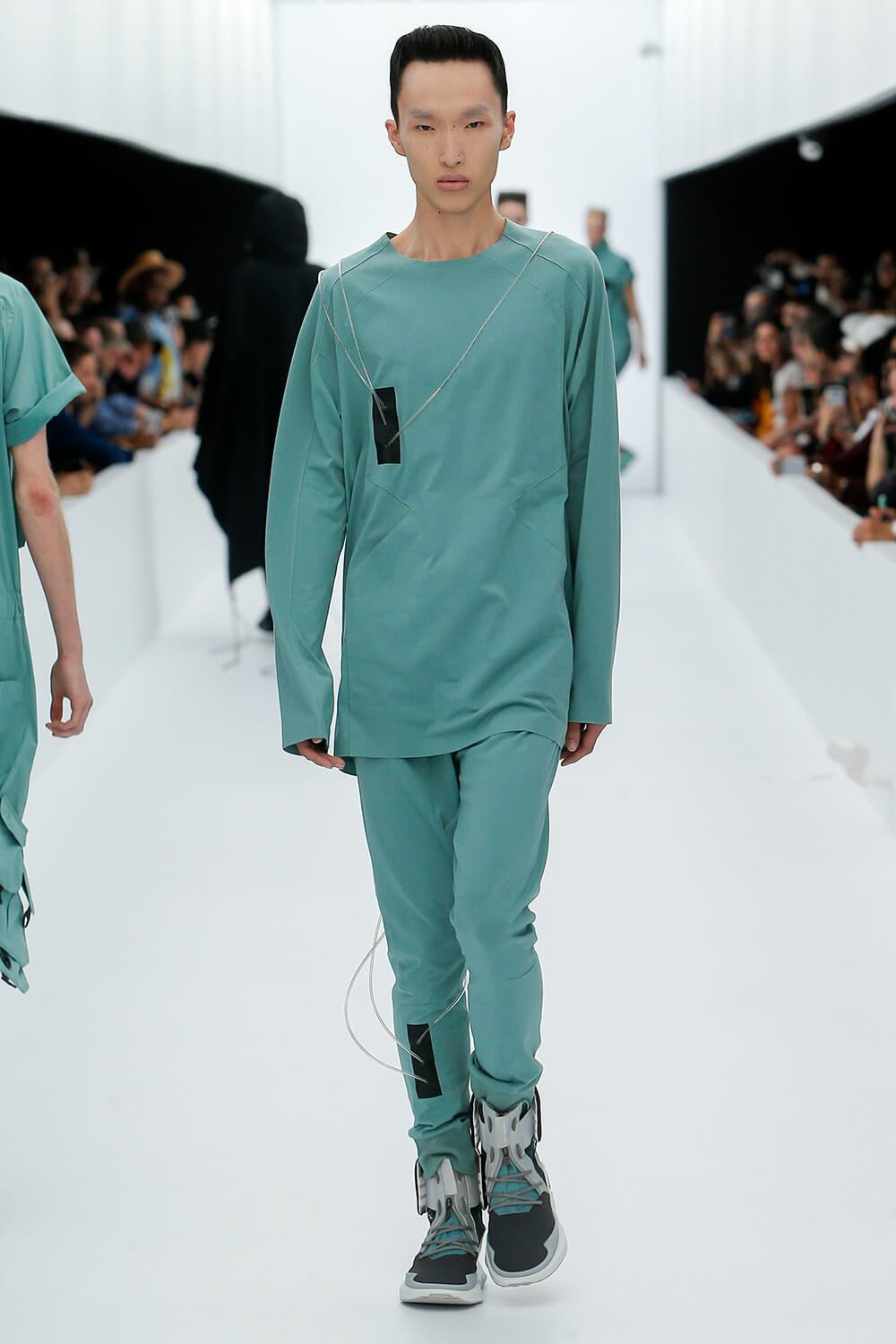 Y-3 SS17 컬렉션 런어웨이 (Y-3 SS17 Runaway) 37