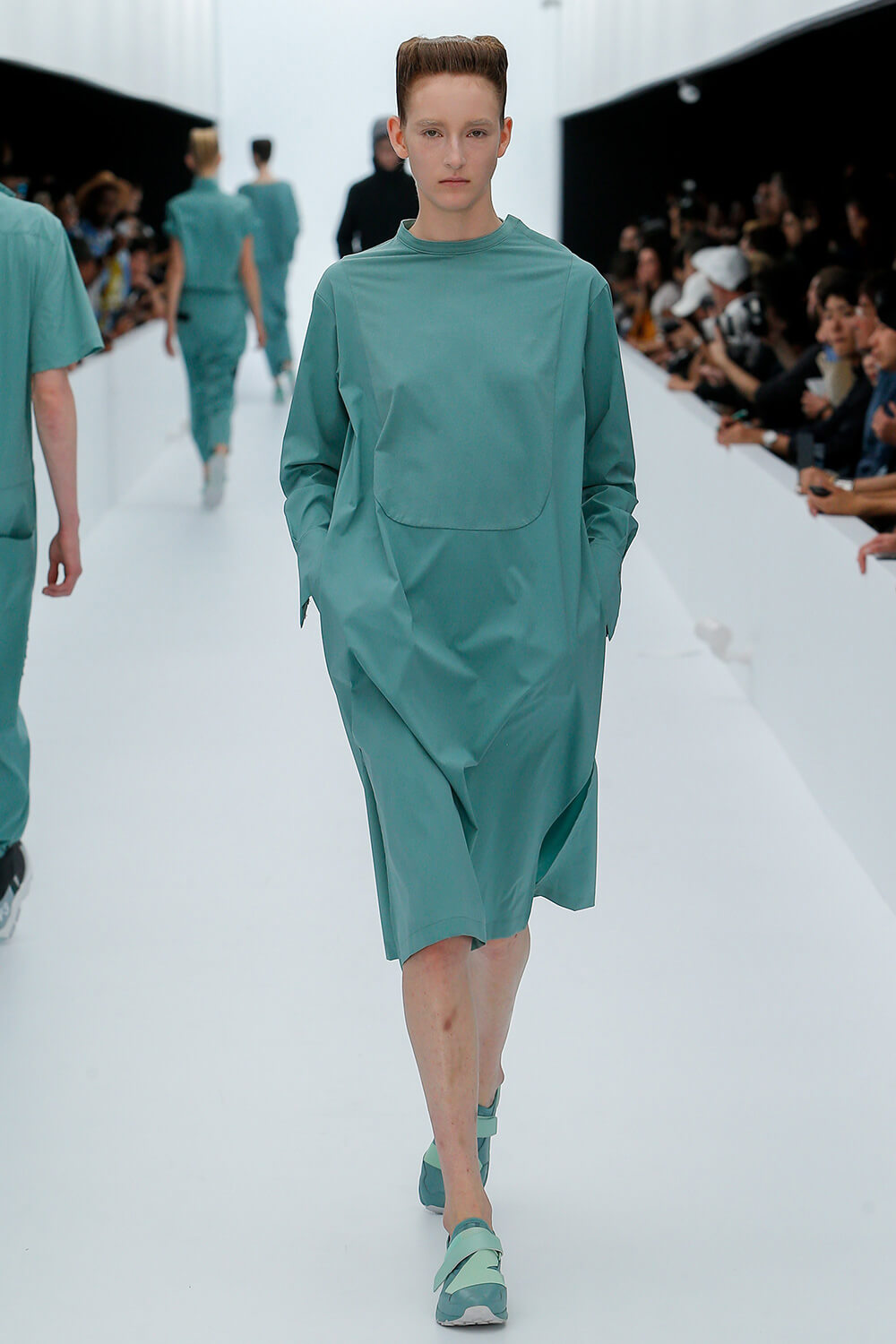 Y-3 SS17 컬렉션 런어웨이 (Y-3 SS17 Runaway) 41