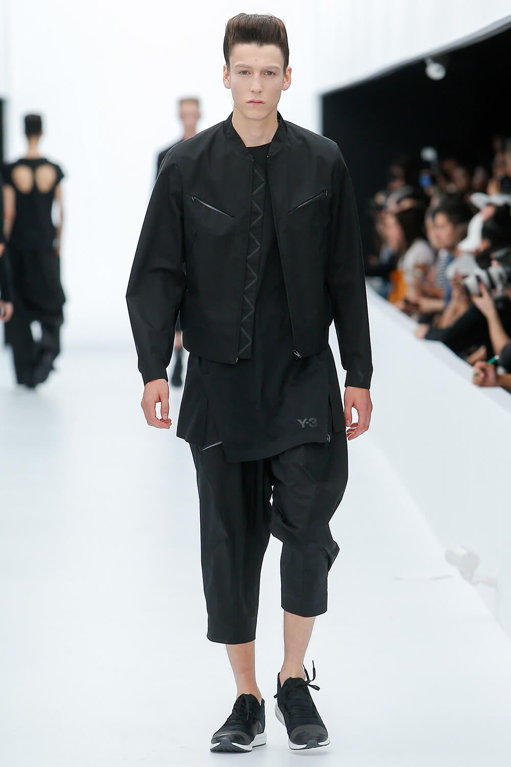 Y-3 SS17 컬렉션 런어웨이 (Y-3 SS17 Runaway) 47