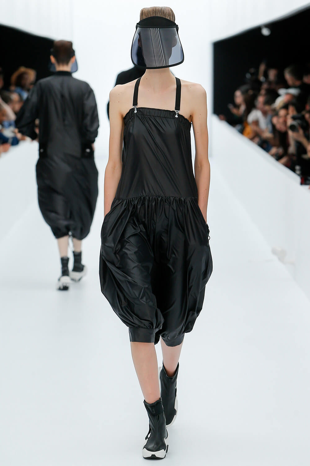 Y-3 SS17 컬렉션 런어웨이 (Y-3 SS17 Runaway) 52