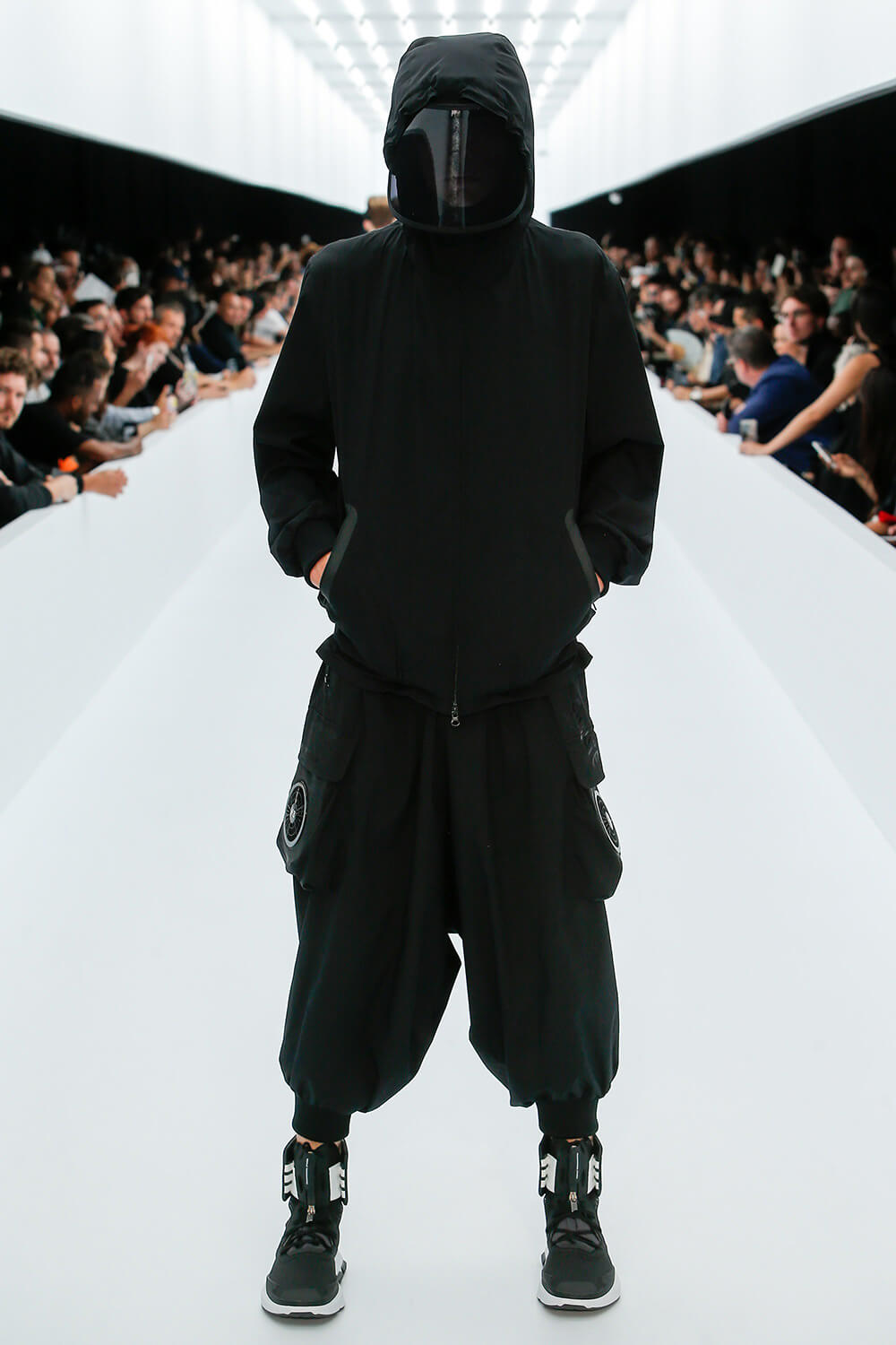 Y-3 SS17 컬렉션 런어웨이 (Y-3 SS17 Runaway) 53