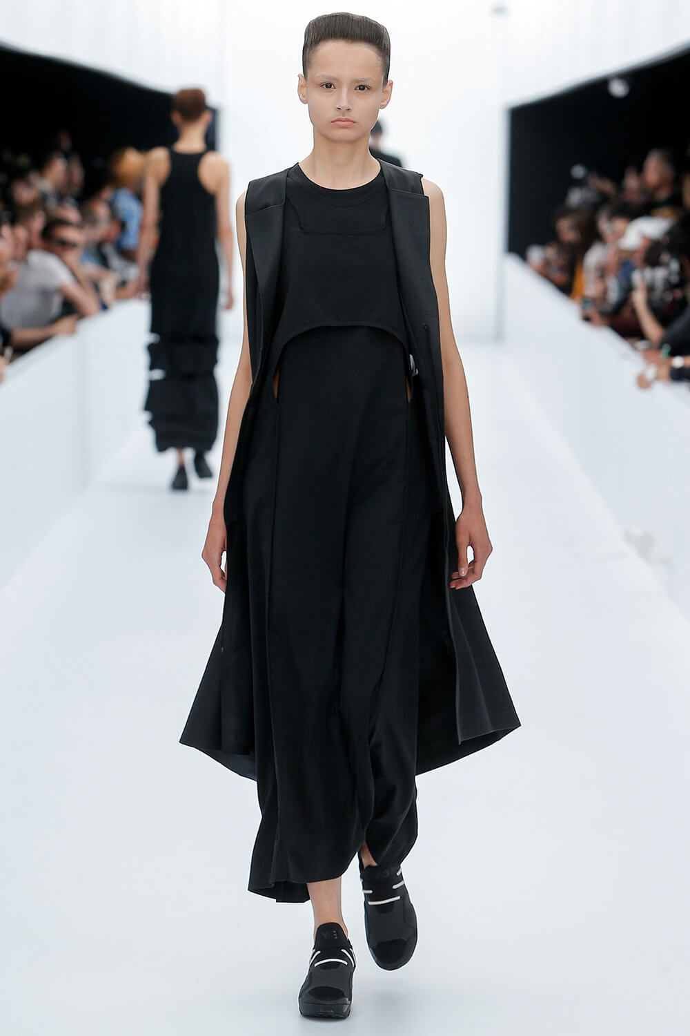 Y-3 SS17 컬렉션 런어웨이 (Y-3 SS17 Runaway) 7