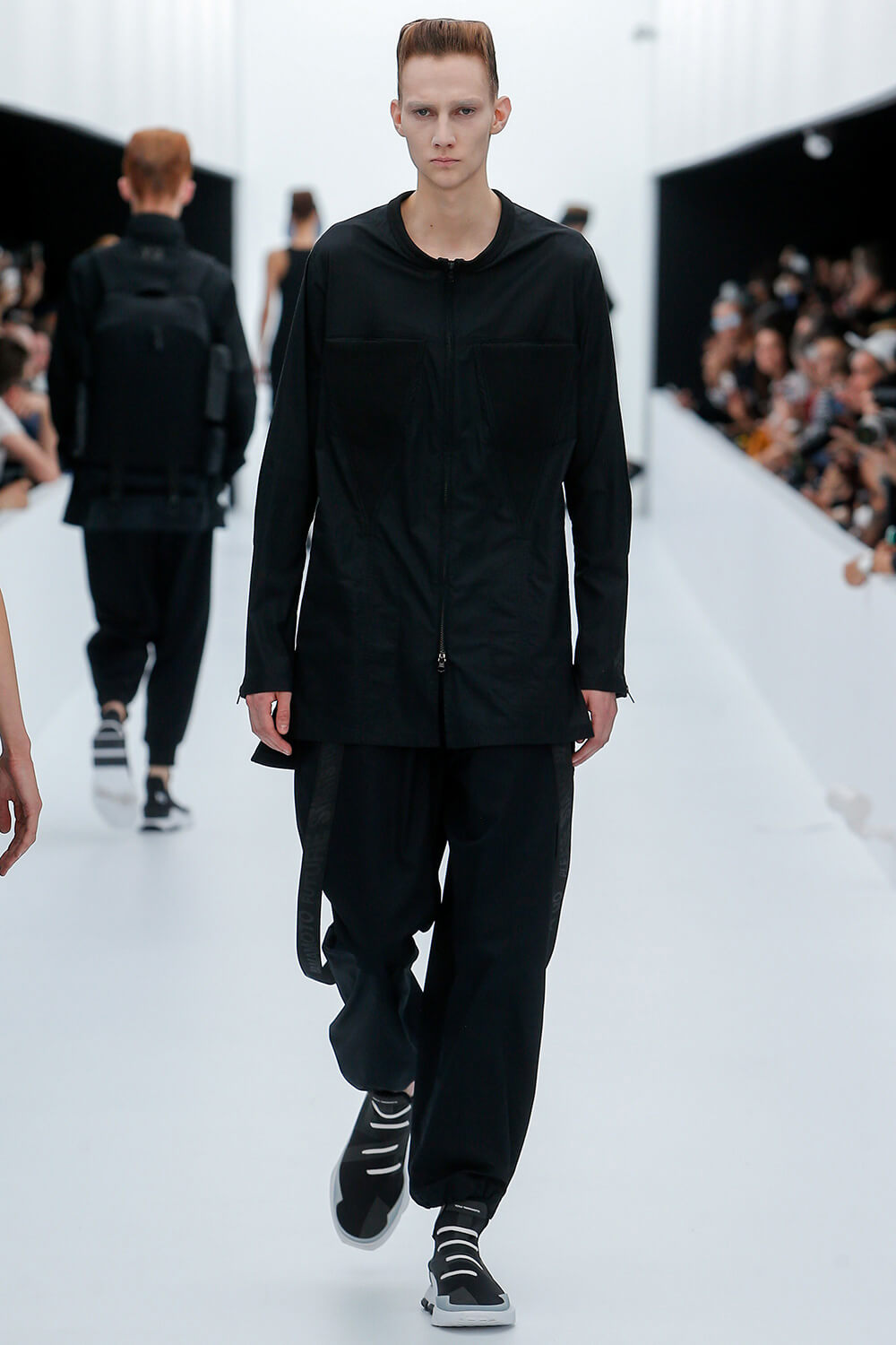 Y-3 SS17 컬렉션 런어웨이 (Y-3 SS17 Runaway) 8