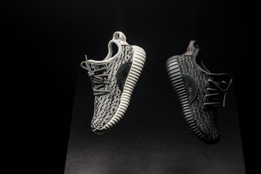 YEEZY350_INFANT_pirateblack_5