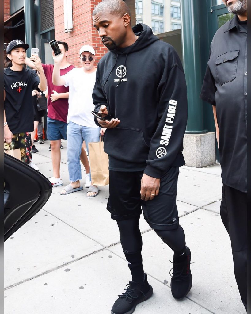 칸예 웨스트, 이지 부스트 350 2.0 블랙 & 레드 노출 2 kanyewest_yeezyboost350_2.0-2