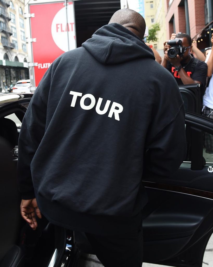 칸예 웨스트, 이지 부스트 350 2.0 블랙 & 레드 노출 5 kanyewest_yeezyboost350_2.0-5