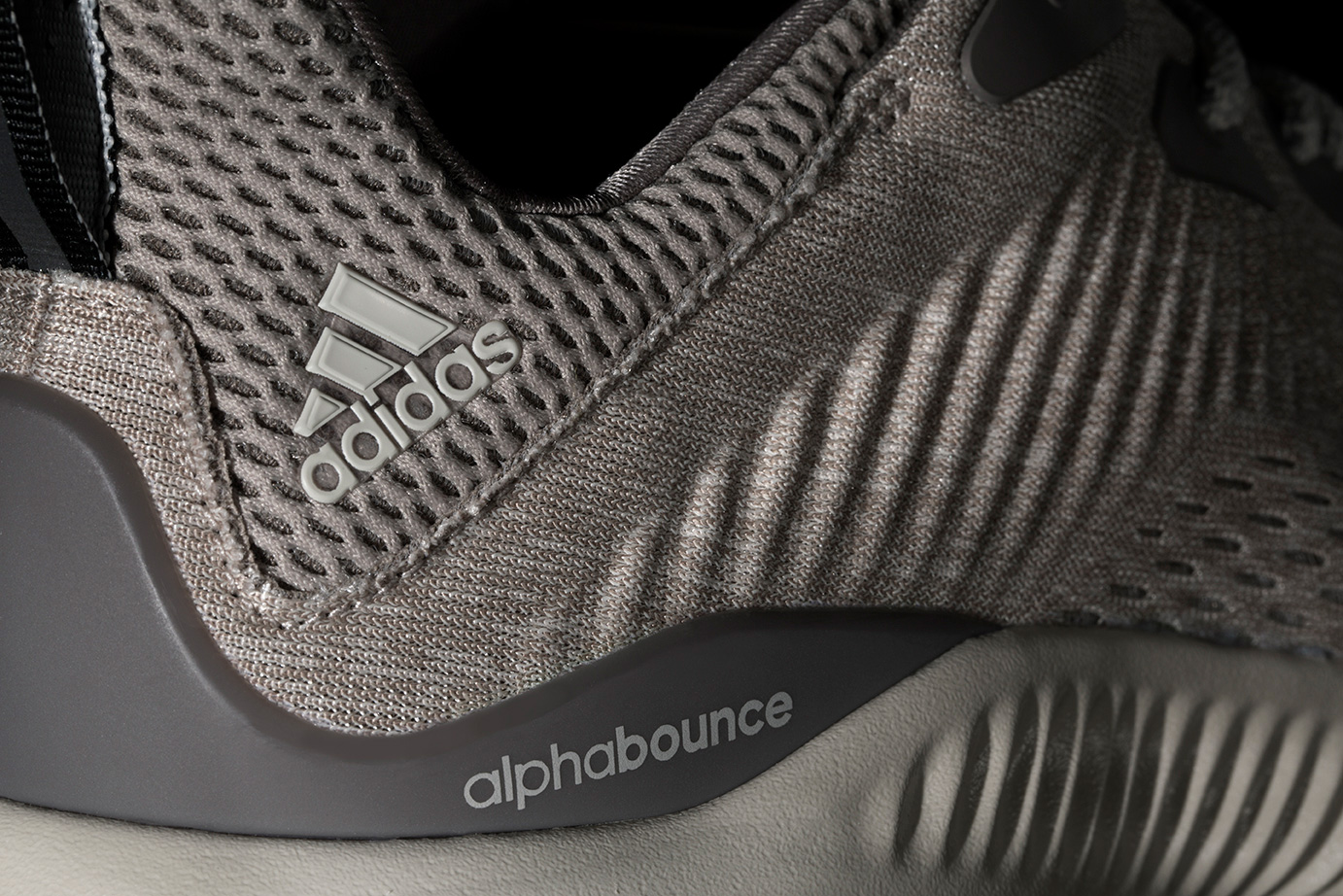 alphabounce-with-engineered-mesh_33