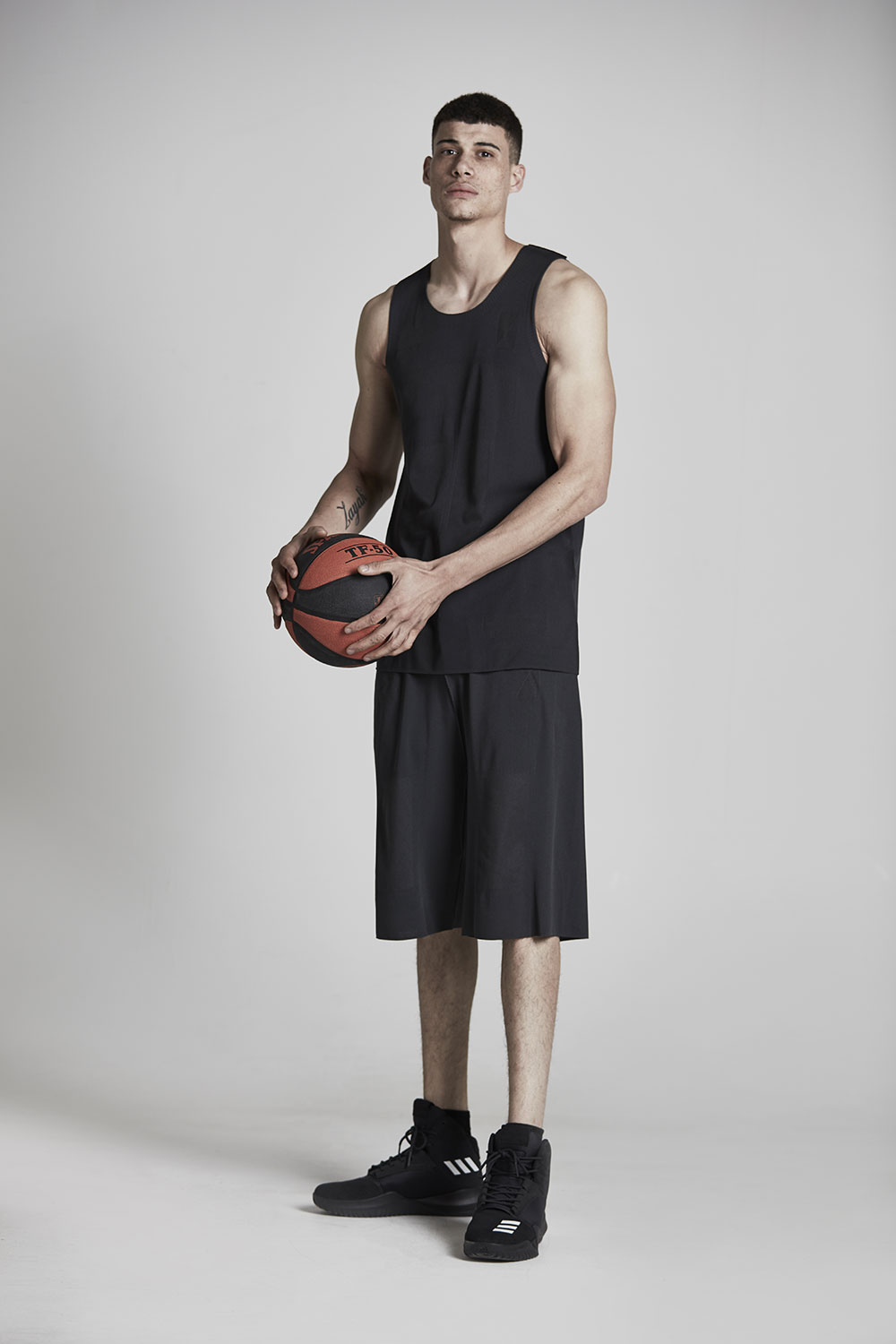 아디다스 데이 원 SS17 Basketball 룩 by Footpatrol (adidas Day One SS17 Basketball Look by Footpatrol) 1 adidas Day One SS17 Basketball Look by Footpatrol 1