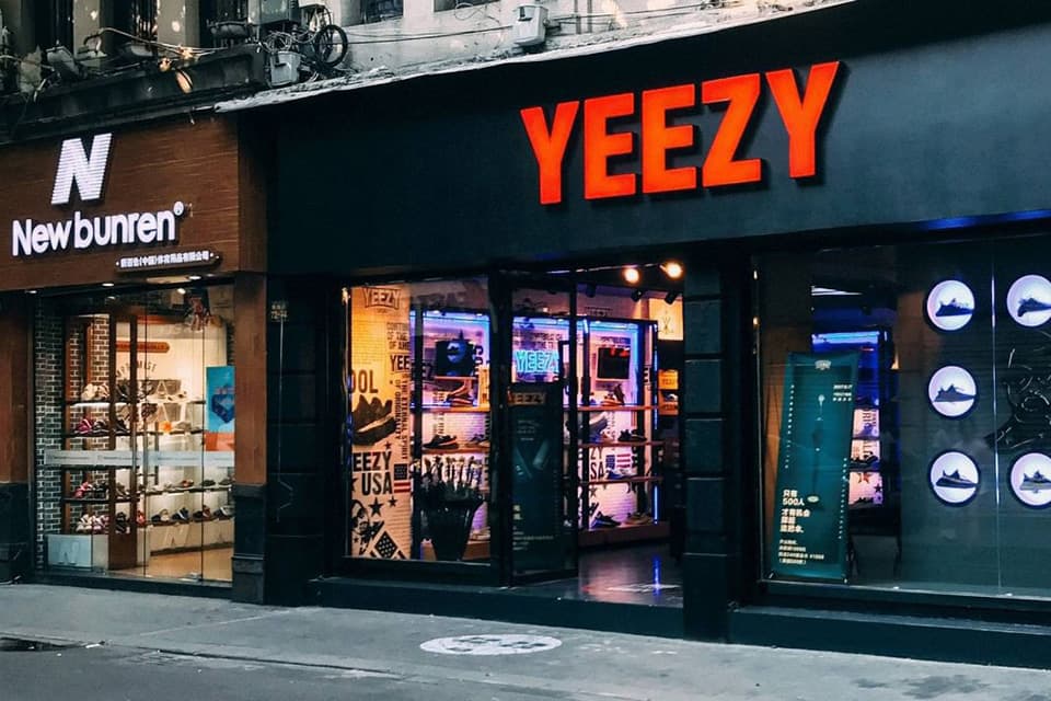 중국 원저우에 오픈한 가짜 아디다스 이지 스토어 (Fake adidas YEEZY Store Has Just Opened in China) 1