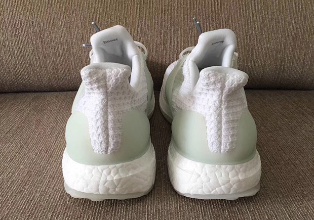 울트라 부스트 4.0 글로우 인 더 다크 추가 사진 공개 (Closer look at the adidas Ultra Boost 4.0 Glow in the Dark) 4 울트라 부스트 4.0 글로우 인 더 다크 추가 사진 공개 (Closer look at the adidas Ultra Boost 4.0 Glow in the Dark) 4