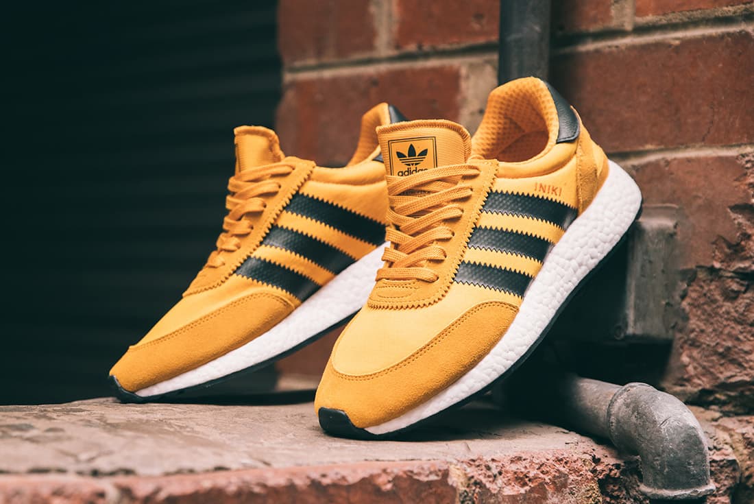 킬빌!! 아디다스 오리지널스 이니키 러너 부스트 골든로드 (adidas Originals Iniki Runner Boost Goldenrod, Kill Bill Ver) 2