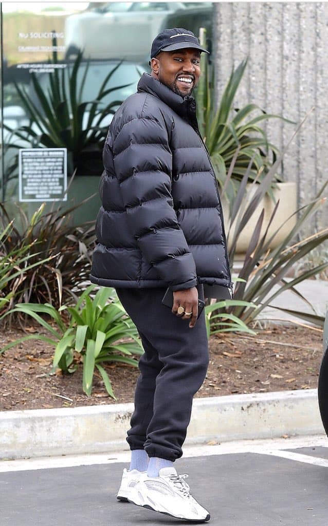칸예 웨스트가 선보인 새로운 아디다스 이지 부스트 700 웨이브 러너 화이트(Kanye West New adidas Yeezy Boost 700 Wave Runner White) 2 Kanye West New adidas Yeezy Boost 700 Wave Runner White 2
