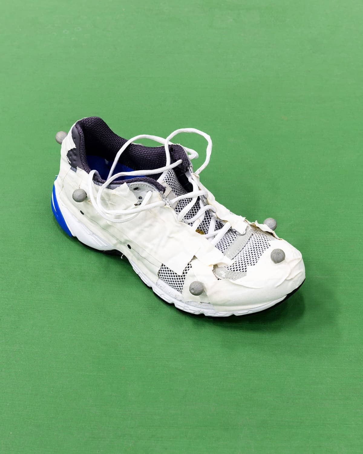 포토그래퍼 앨러스테어 필립 와이퍼가 기록한 아디다스 공장(adidas factory behind scenes by Alastair Philip Wiper) 10