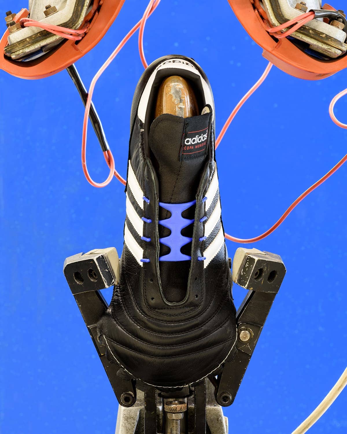 포토그래퍼 앨러스테어 필립 와이퍼가 기록한 아디다스 공장(adidas factory behind scenes by Alastair Philip Wiper) 20