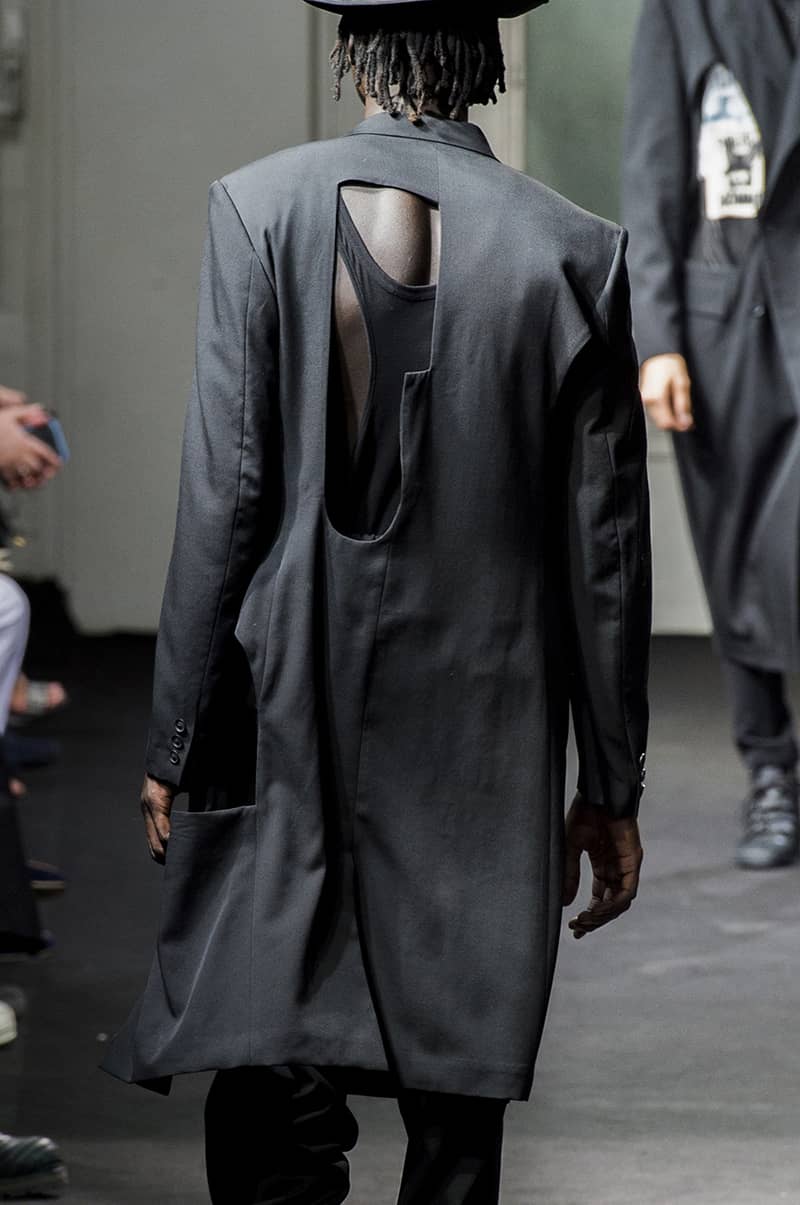 마스터 오브 쉐도우, 요지 야마모토 SS19 남성복 패션쇼 디테일 룩(Yohji Yamamoto SS19 Menswear Fashion Show Detail Look) 4
