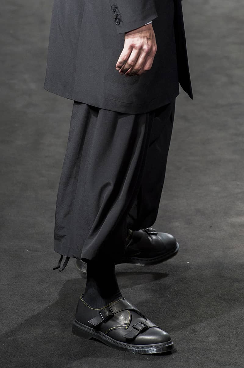 마스터 오브 쉐도우, 요지 야마모토 SS19 남성복 패션쇼 디테일 룩(Yohji Yamamoto SS19 Menswear Fashion Show Detail Look) 8