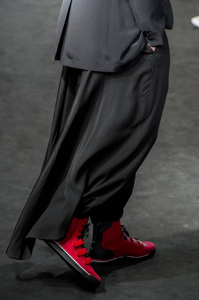마스터 오브 쉐도우, 요지 야마모토 SS19 남성복 패션쇼 디테일 룩(Yohji Yamamoto SS19 Menswear Fashion Show Detail Look) 10
