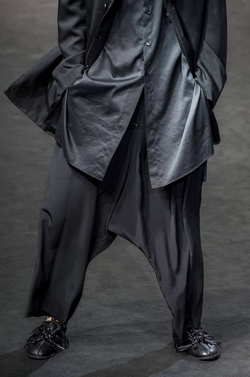 마스터 오브 쉐도우, 요지 야마모토 SS19 남성복 패션쇼 디테일 룩(Yohji Yamamoto SS19 Menswear Fashion Show Detail Look) 11