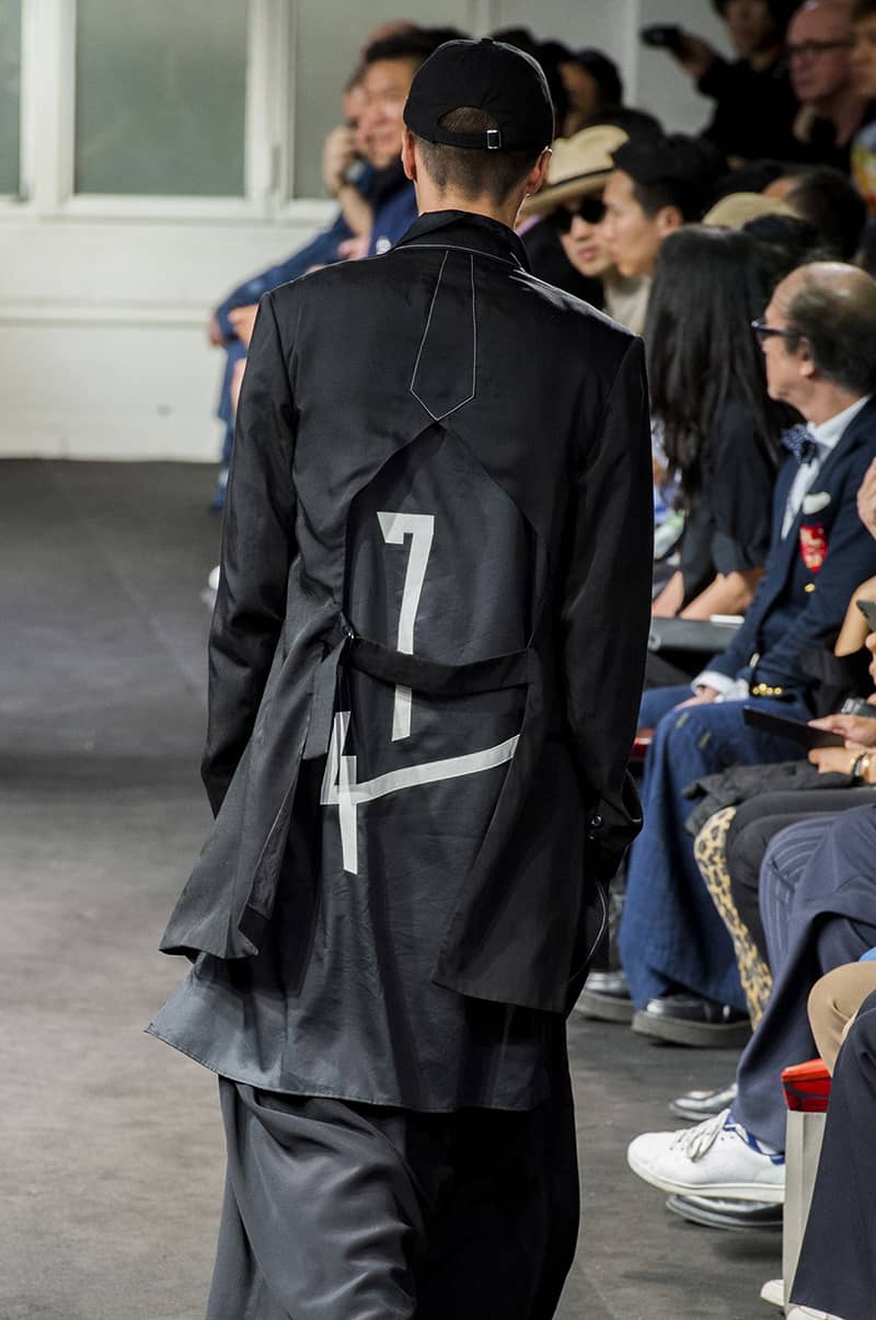 마스터 오브 쉐도우, 요지 야마모토 SS19 남성복 패션쇼 디테일 룩(Yohji Yamamoto SS19 Menswear Fashion Show Detail Look) 14