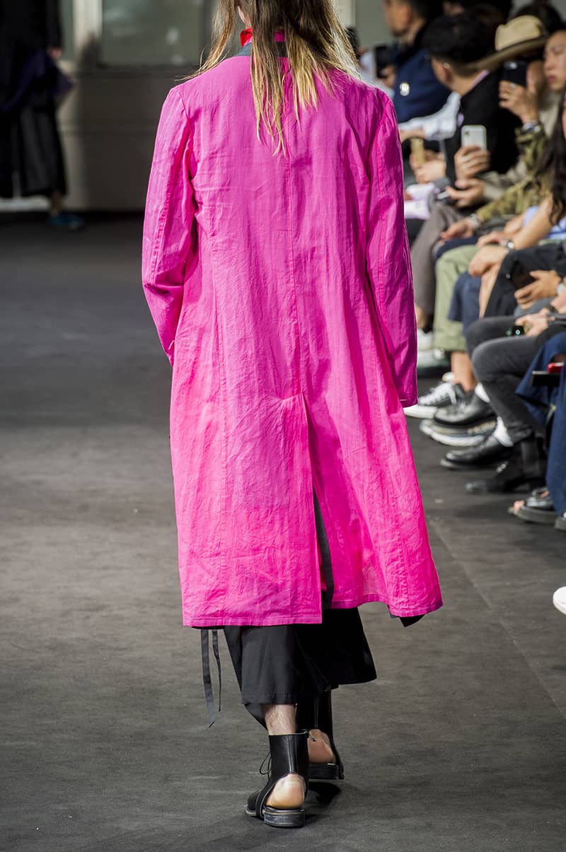 마스터 오브 쉐도우, 요지 야마모토 SS19 남성복 패션쇼 디테일 룩(Yohji Yamamoto SS19 Menswear Fashion Show Detail Look) 22