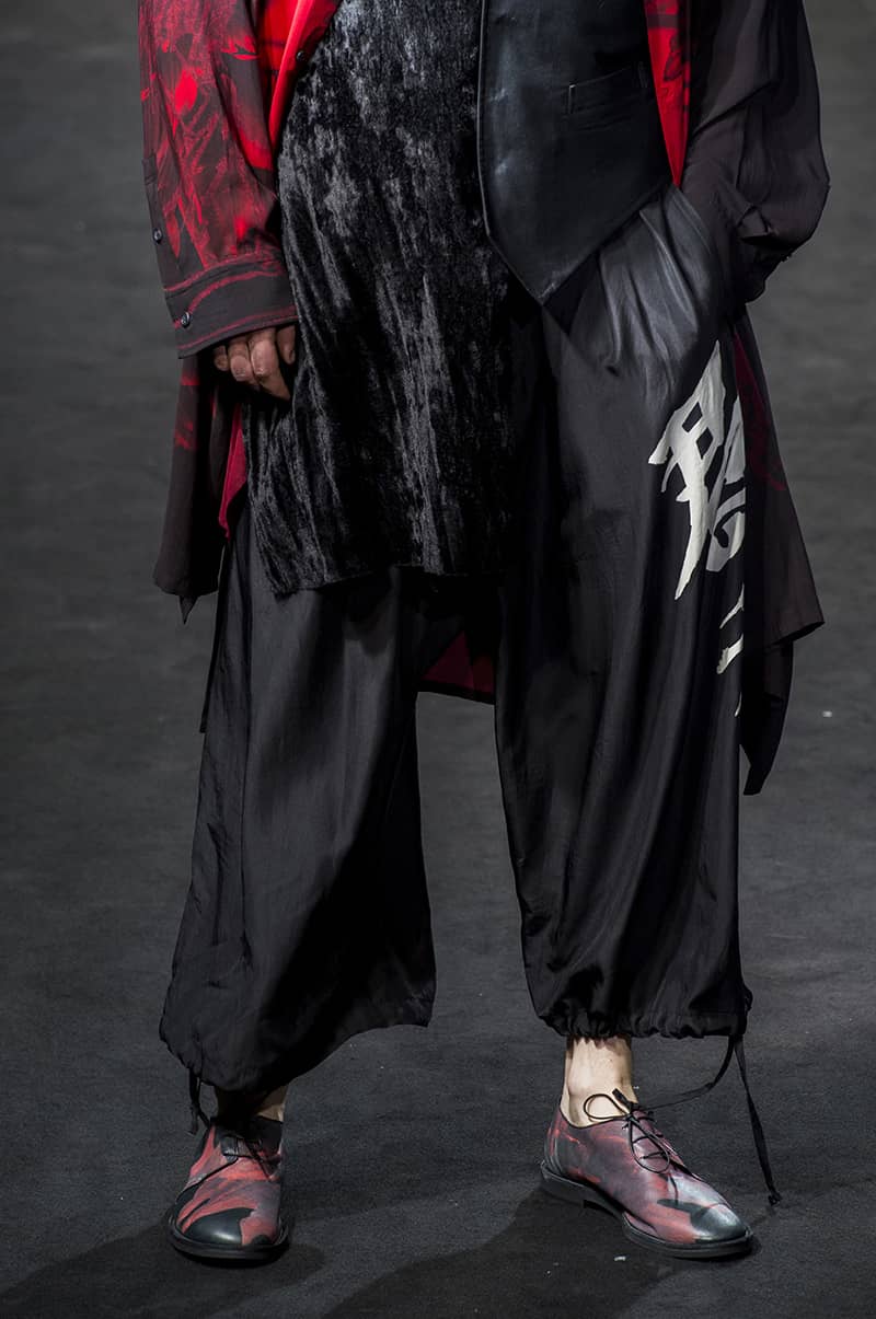 마스터 오브 쉐도우, 요지 야마모토 SS19 남성복 패션쇼 디테일 룩(Yohji Yamamoto SS19 Menswear Fashion Show Detail Look) 44