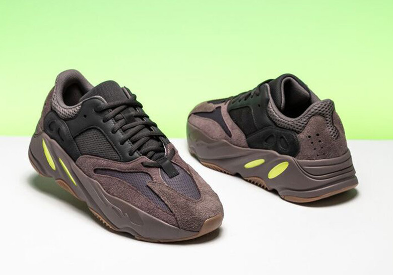 10월 27일 발매될 이지 부스트 700 모브 실사(First Look Yeezy Boost 700 Wave Runner Mauve) 5 First Look Yeezy Boost 700 Wave Runner Mauve-5