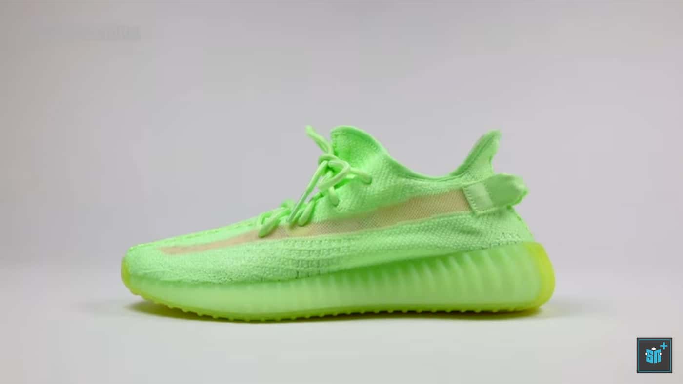 이지 부스트 350 V2 글로우 언박싱(YEEZY Boost 350 V2 Glow Unboxing by Sneakernews)-1