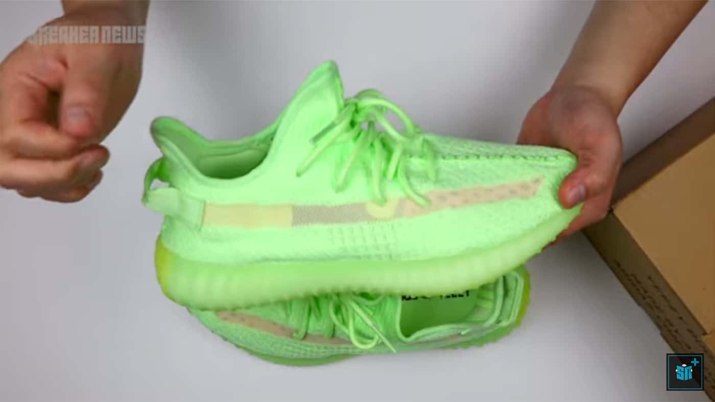 이지 부스트 350 V2 글로우 언박싱(YEEZY Boost 350 V2 Glow Unboxing by Sneakernews)-2