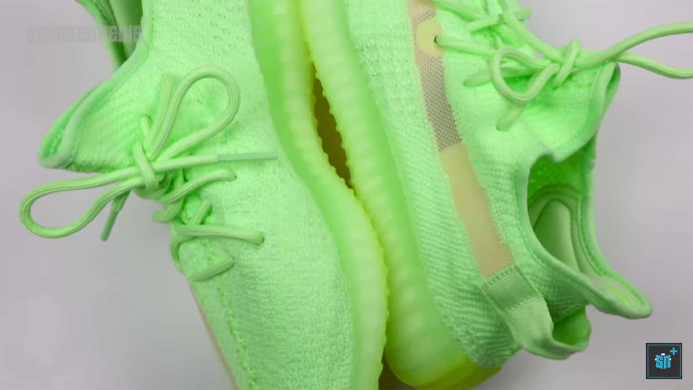 이지 부스트 350 V2 글로우 언박싱(YEEZY Boost 350 V2 Glow Unboxing by Sneakernews)-3