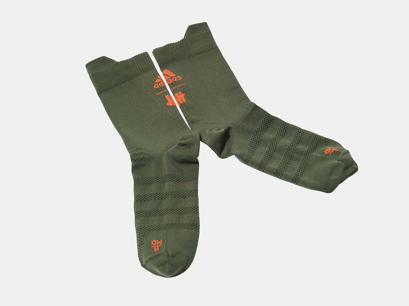 아디다스 x 언디핏 양말(adidas x Undefeated Socks)-DY5865-olive cargo
