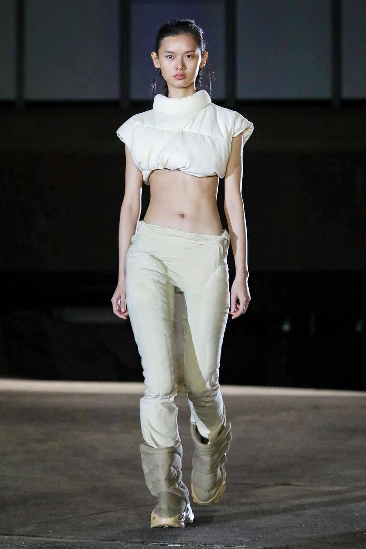 파리패션위크 2020, 칸예 웨스트 이지 시즌 8(Kanye West YEEZY SEASON 8) 3 이지 시즌 8(YEEZY SEASON 8)-3