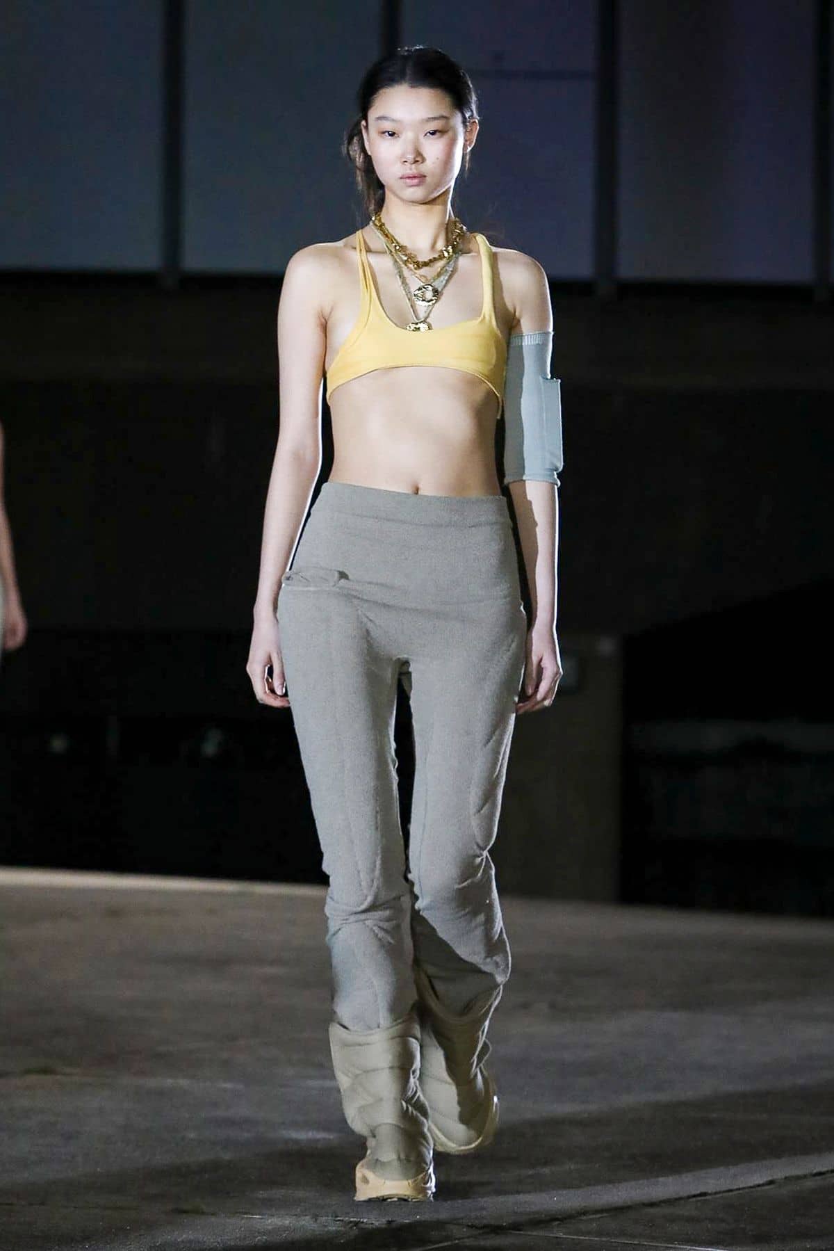 파리패션위크 2020, 칸예 웨스트 이지 시즌 8(Kanye West YEEZY SEASON 8) 4 이지 시즌 8(YEEZY SEASON 8)-4