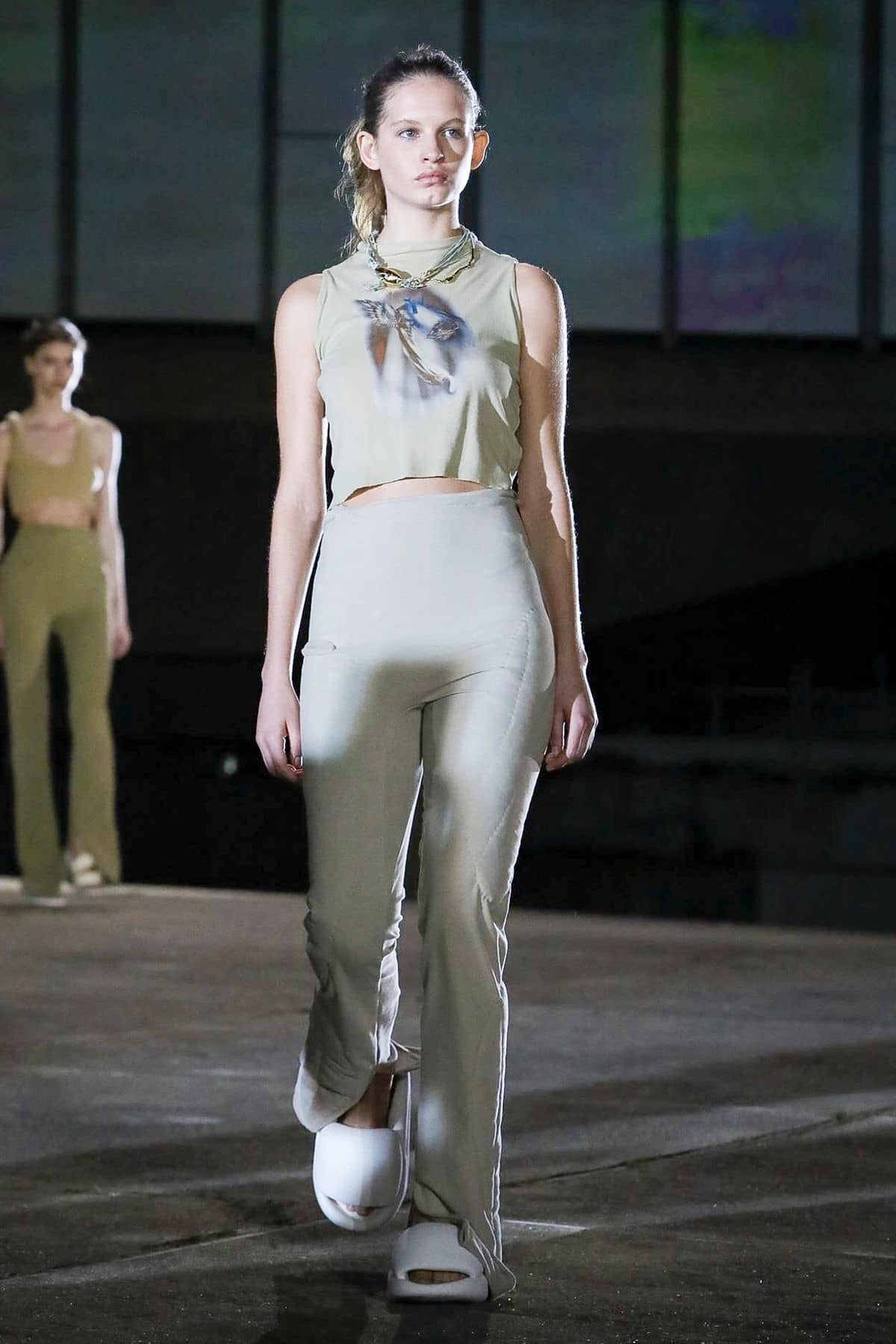 파리패션위크 2020, 칸예 웨스트 이지 시즌 8(Kanye West YEEZY SEASON 8) 5 이지 시즌 8(YEEZY SEASON 8)-5