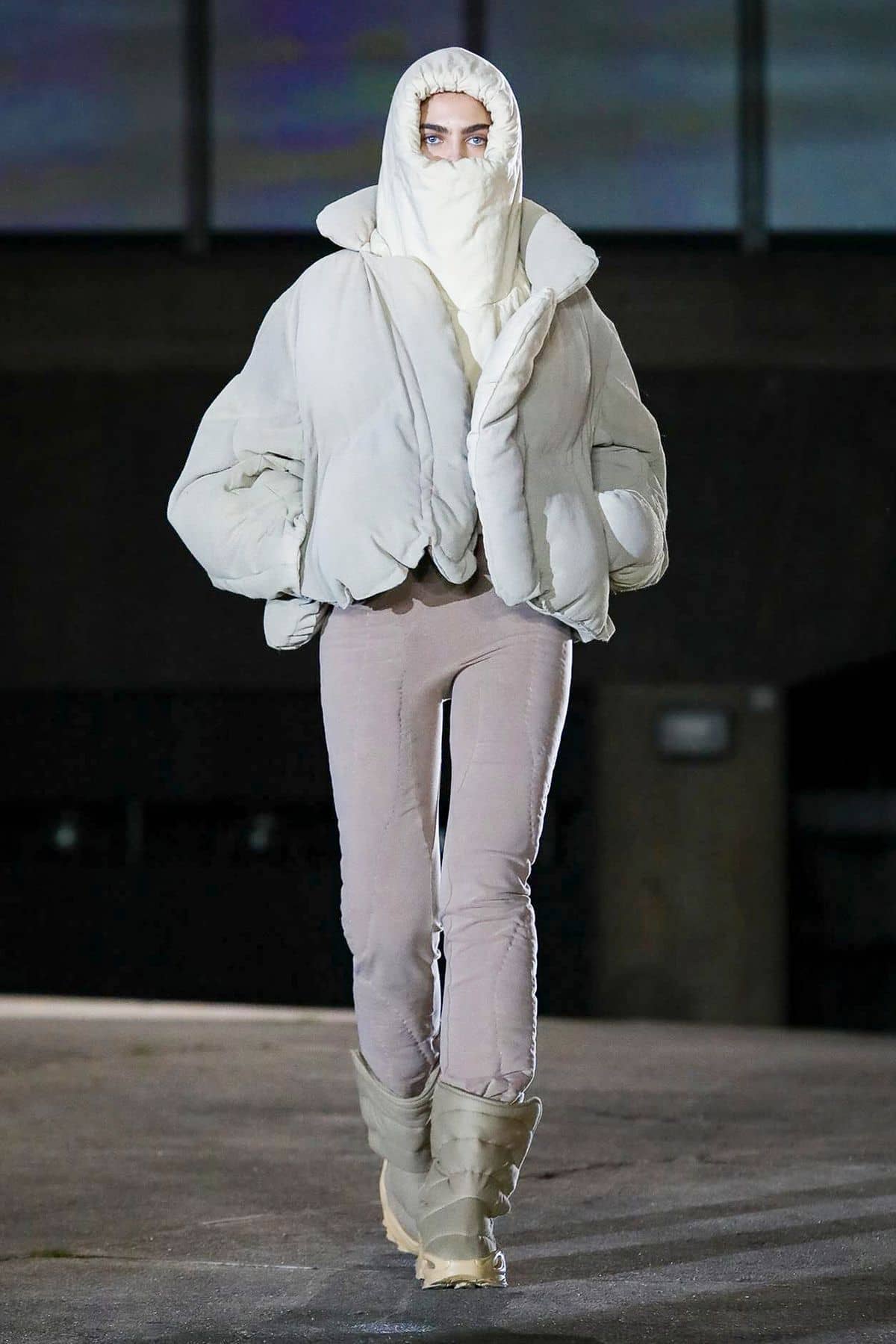 파리패션위크 2020, 칸예 웨스트 이지 시즌 8(Kanye West YEEZY SEASON 8) 9 이지 시즌 8(YEEZY SEASON 8)-9