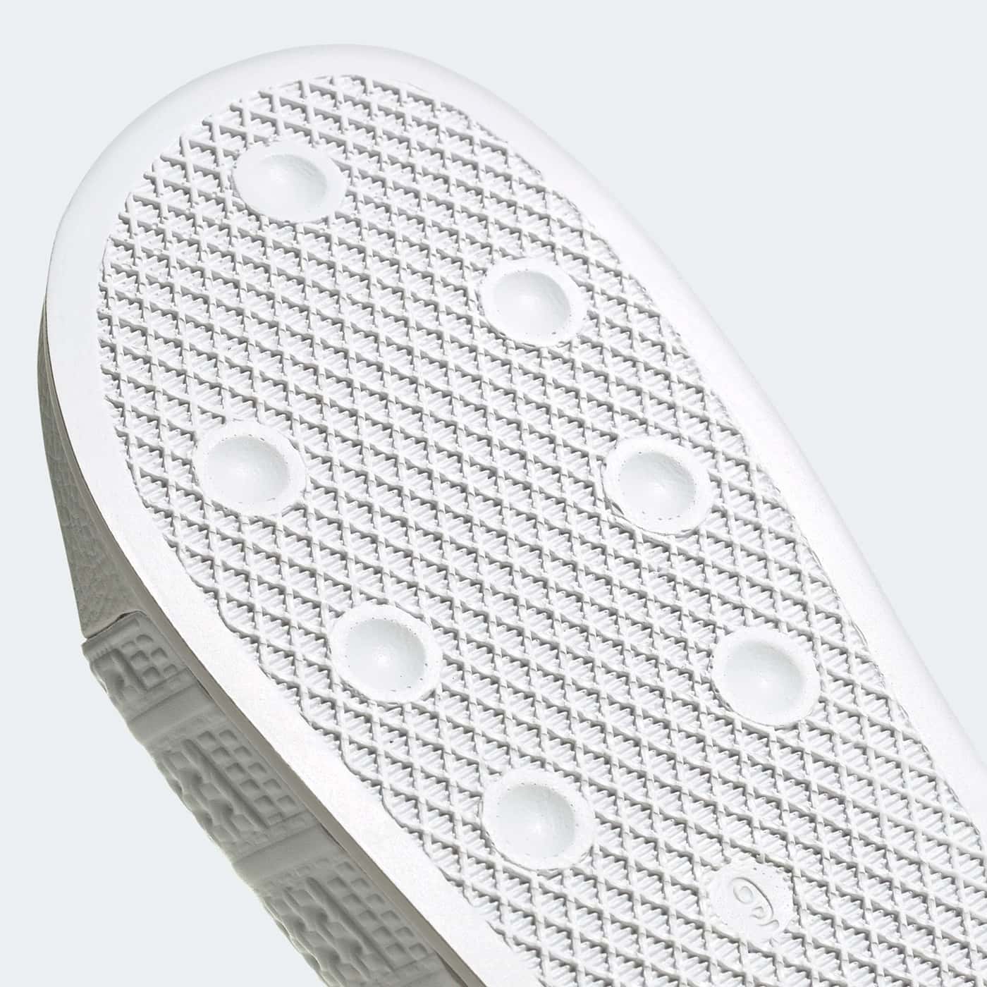 아디다스 아딜렛 슬라이드(adidas adilette slides)-GW2561